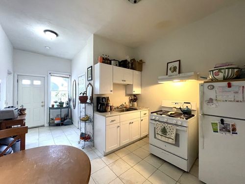 2-3 Cedar St, Cambridge, MA, 02140-1801 | Card Image