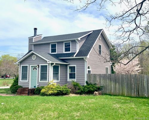 435 Middle Rd, Riverhead, NY, 11901-2053 | Card Image