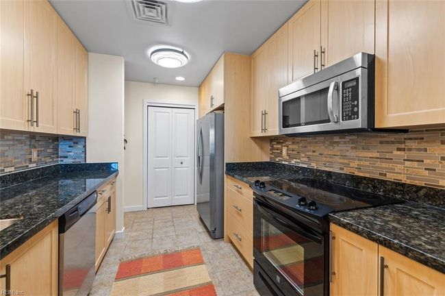 APT-121B - 3738 Sandpiper Rd, House attached with 2 bedrooms, 2 bathrooms and null parking in Virginia Beach VA | Image 25