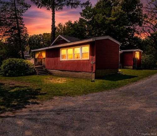 95 Riley Rd, New Windsor, NY, 12553-7234 | Card Image