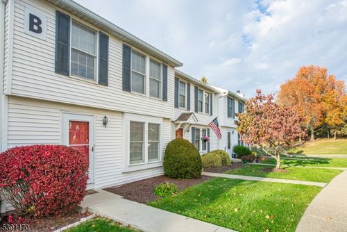 8 Constitution Way, Franklin, NJ, 07416-2146 | Card Image