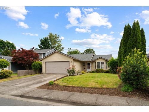 980 Se Oak St, Dundee, OR, 97115-9657 | Card Image