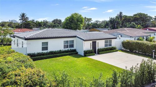 18361-18361 Ne 20th Pl, North Miami Beach, FL, 33179-5013 | Card Image