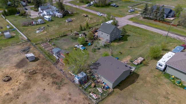 126 3 St, House other with 5 bedrooms, 2 bathrooms and 4 parking in Stirling AB | Image 36