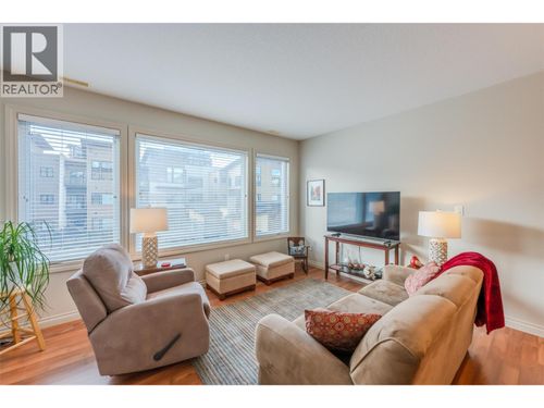 304-3311 Wilson St, Penticton, BC, V2A8J3 | Card Image