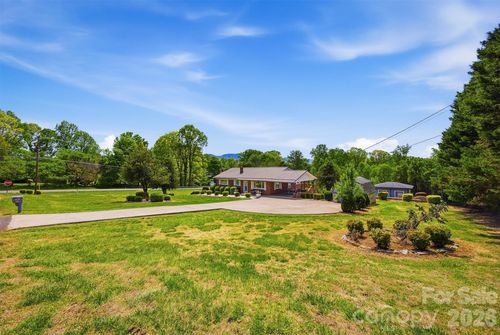 101 Regina Dr, Morganton, NC, 28655-8887 | Card Image