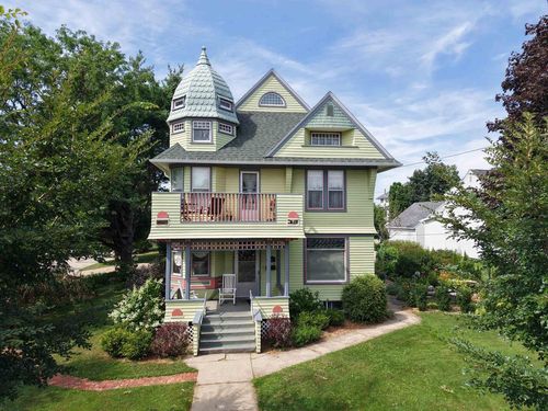 445 W Maple St, Lancaster, WI, 53813-1611 | Card Image