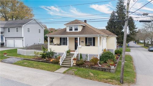 82 Charles St, Bristol, RI, 02809-3132 | Card Image