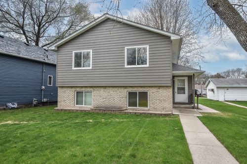 811 Broadway Ave S, Sauk Rapids, MN, 56379-1135 | Card Image