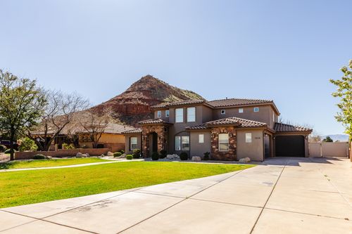 2038 S Great Basin Dr, Washington, UT, 84780-8323 | Card Image