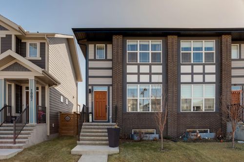 1009 Mahogany Boulevard Se, Home with 3 bedrooms, 3 bathrooms and 2 parking in Calgary AB | Card Image