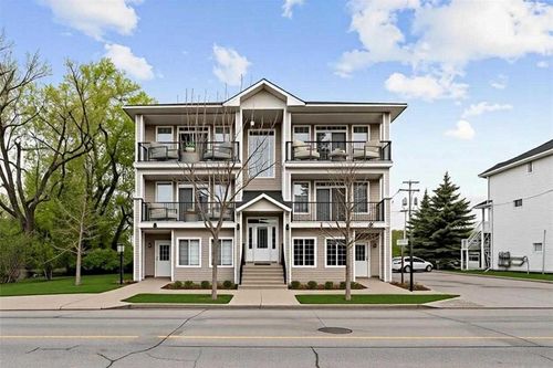 201-29 N Railway St, Okotoks, AB, T1S1Y7 | Card Image