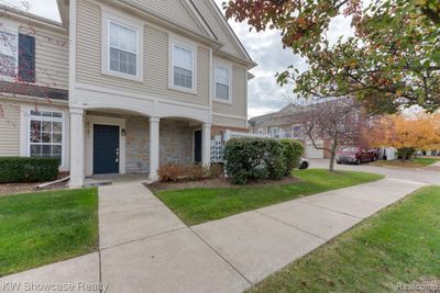 6200 Addington Drive, Condo with 2 bedrooms, 2 bathrooms and null parking in Commerce Twp MI | Image 1