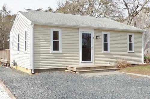 3 Circuit Rd N, West Yarmouth, MA, 02673-3605 | Card Image