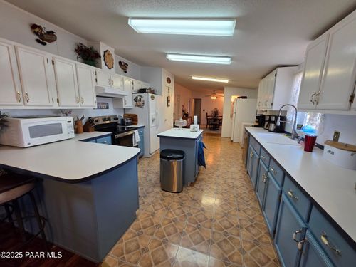 1505 W Bernadines Way, Ash Fork, AZ, 86320-0180 | Card Image