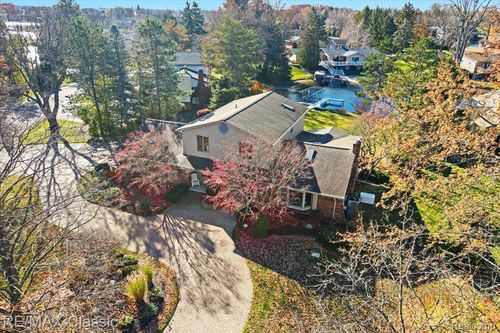 5067 Oakwood Ct, Commerce Township, MI, 48382-1440 | Card Image