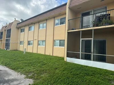 1B - 2832 Nw 55th Ave, Condo with 2 bedrooms, 2 bathrooms and null parking in Lauderhill FL | Image 1