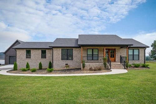 936 N Spring St, Sparta, TN, 38583-1130 | Card Image