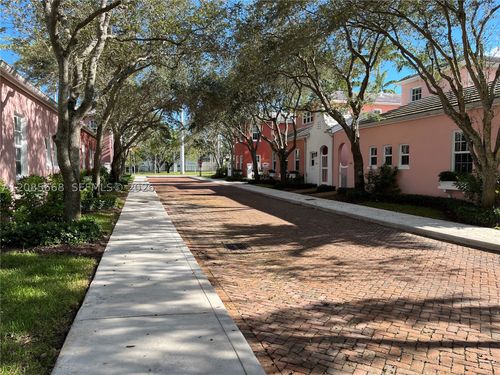 10-570 Loretto Ave, Coral Gables, FL, 33146-2102 | Card Image