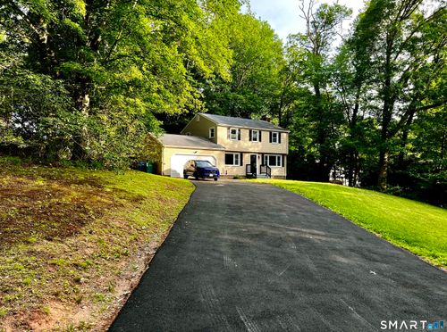 32 Forest Ct N, Hamden, CT, 06518-2711 | Card Image