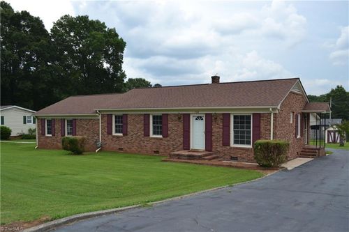 103 N 13th Ave, Mayodan, NC, 27027-2121 | Card Image