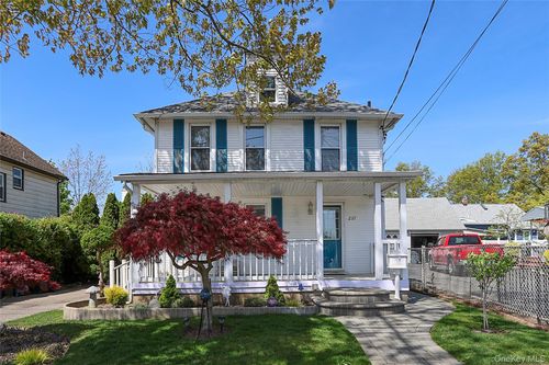 237 Fulton St, Westbury, NY, 11590-3029 | Card Image