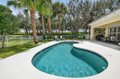 8015 Laborie Ln, Wellington, FL, 33414-3441 | Card Image