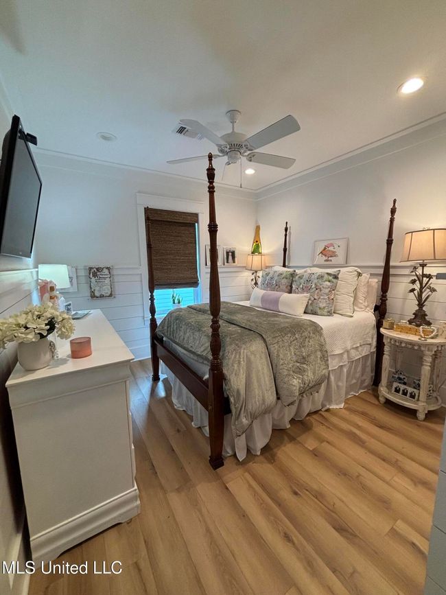 Bedroom Floor 2 | Image 9