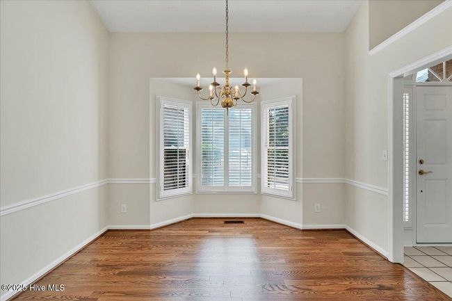 dining room | Image 16
