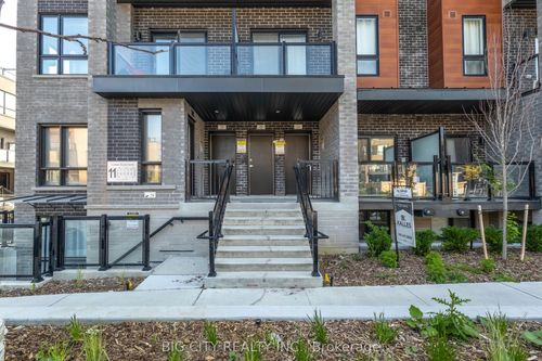 25-11 Lytham Green Cir, Newmarket, ON, L3Y0H5 | Card Image
