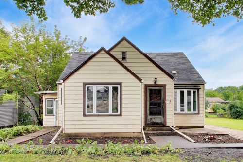 27 N Pioneer Road, Waukegan, IL, 60085 | Card Image