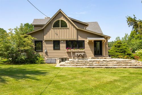 31 Blueberry Ln, Stormville, NY, 12582-5302 | Card Image