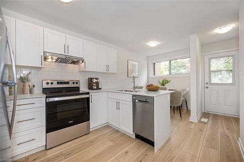 73 Woodman Dr N, Hamilton, ON, L8H2M6 | Card Image