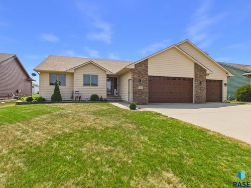 809 E Leslie Dr Drive, Garretson, SD, 57030 | Card Image