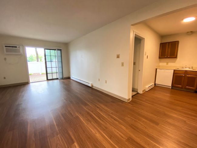 APT-13 - 11 Railroad Ave, Condo with 2 bedrooms, 1 bathrooms and null parking in Derry NH | Image 11