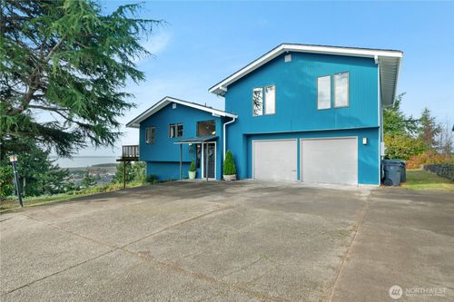 205 Beacon Hill Dr, Hoquiam, WA, 98550-2758 | Card Image