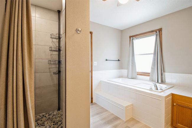 822 40 Th Ave, Home with 4 bedrooms, 4 bathrooms and null parking in Pleasantville IA | Image 30