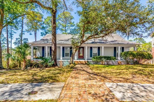 1062 Conley Cir, Ocean Springs, MS, 39564-9707 | Card Image