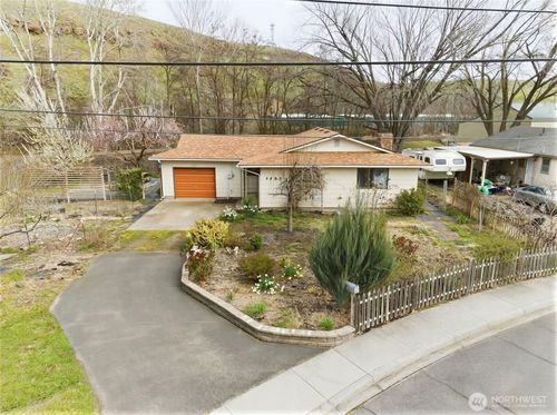 1427 Wilkenson St, Milton-Freewater, OR, 97862-1253 | Card Image