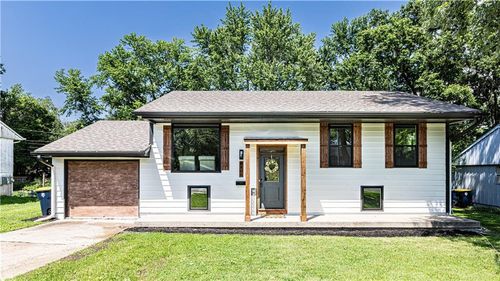 8406 E 93rd Ter, Kansas City, MO, 64138-4621 | Card Image