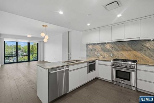 320 Adolphus Ave, Cliffside Park, NJ, 07010-2847 | Card Image