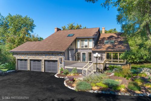 255 Indian Trail Rd, Barrington, IL, 60010-1387 | Card Image