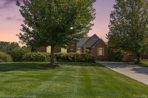 2313 Quaker Ridge Dr, Ann Arbor, MI, 48108-8665 | Card Image
