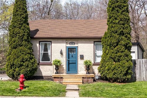 62 Liberty St, Hamilton, ON, L8N2N6 | Card Image