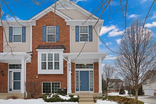 3210 Neubauer Cir, Lindenhurst, IL, 60046-8924 | Card Image