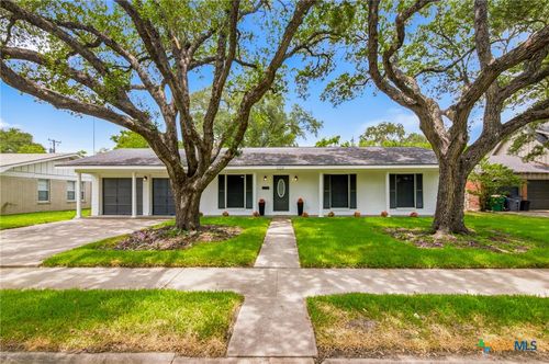 2308 E Loma Vista Ave, Victoria, TX, 77901-4490 | Card Image