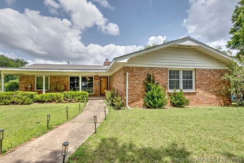602 E B Ave, Waurika, OK, 73573-2428 | Card Image