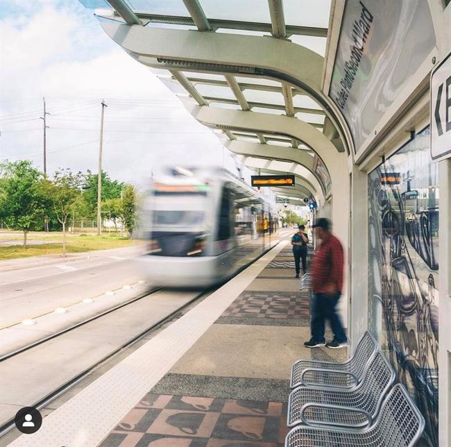 Located within close proximity to the Metrorail. | Image 10