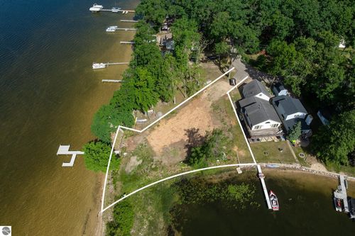 11167 N Shore Dr, Lake, MI, 48632-9541 | Card Image
