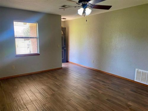 137 Elmwood Ave, Weatherford, OK, 73096-4329 | Card Image